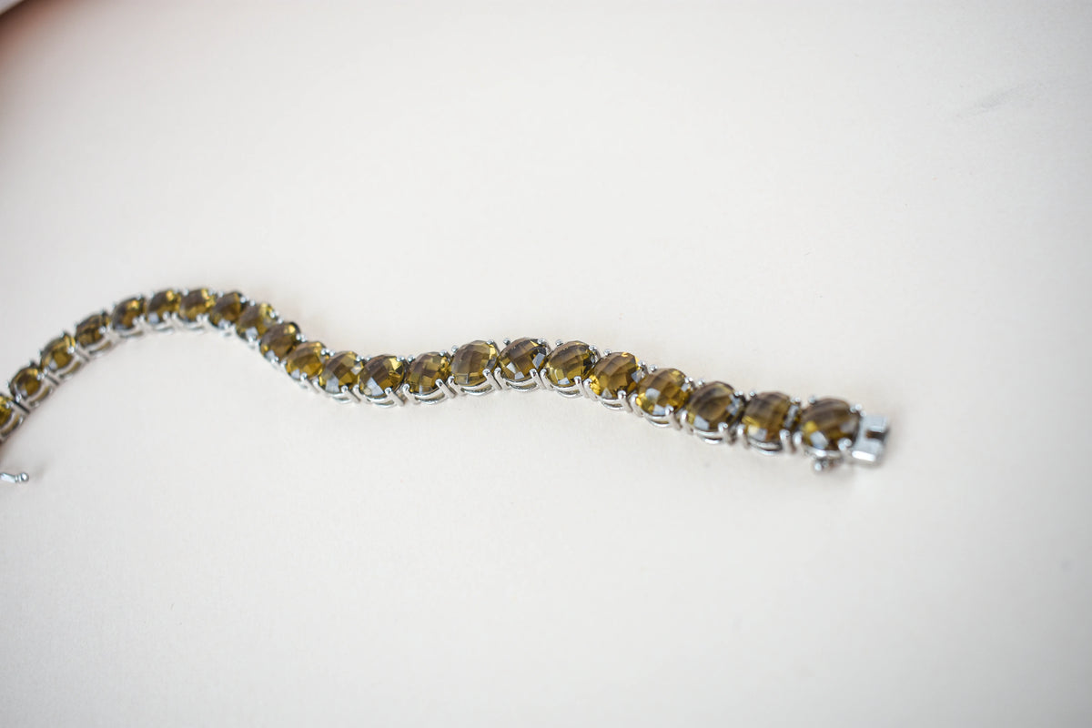 Round-cut beer quartz tennis bracelet in 925 silver with fold-over clasp