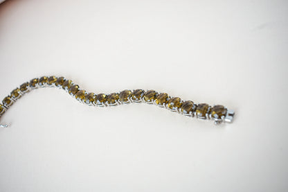 Round-cut beer quartz tennis bracelet in 925 silver with fold-over clasp