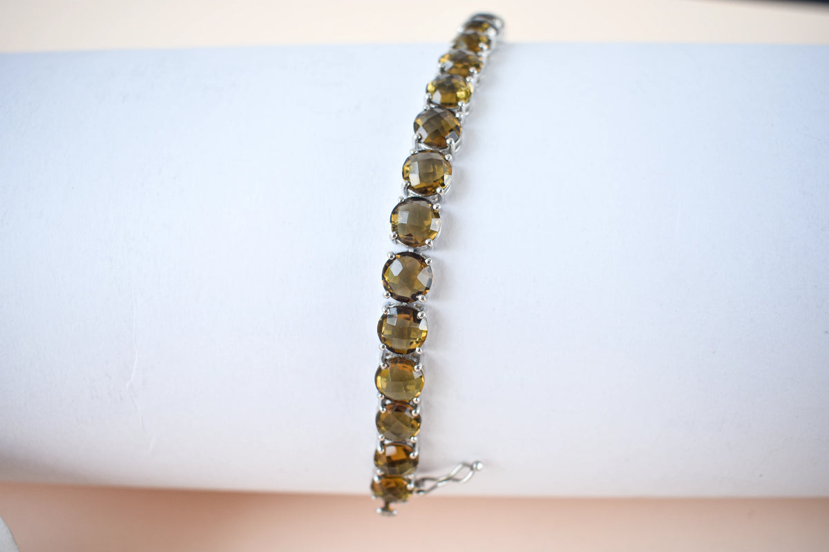 Round-cut beer quartz tennis bracelet in 925 silver with fold-over clasp
