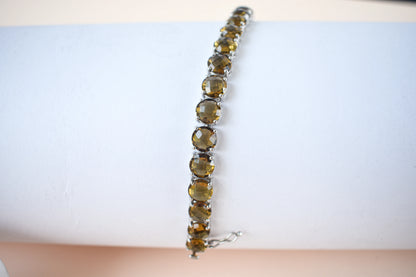 Round-cut beer quartz tennis bracelet in 925 silver with fold-over clasp