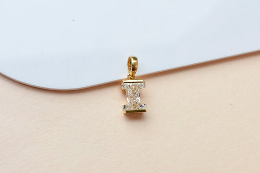 18K gold pendant with baguette lab-grown diamond letter H