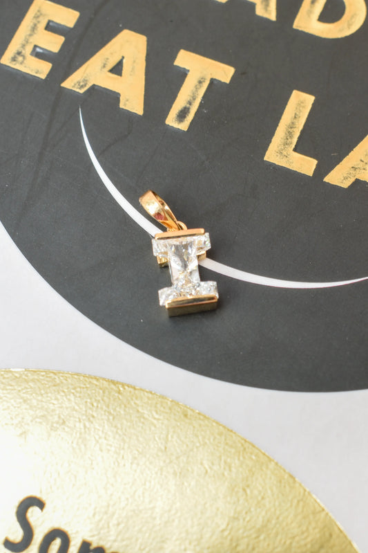 18K gold pendant with baguette lab-grown diamond letter H