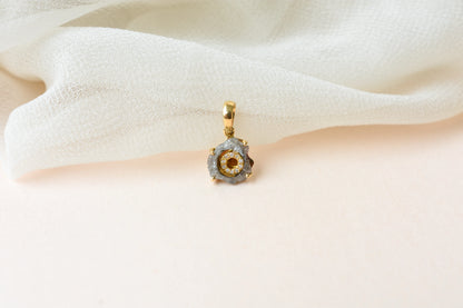 18K gold pendant with rough diamond crystal and pavé diamond halo