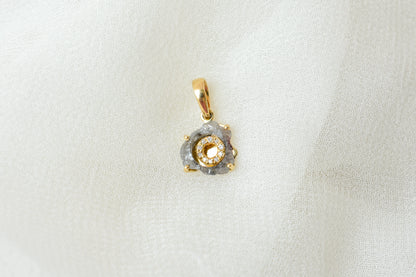 18K gold pendant with rough diamond crystal and pavé diamond halo