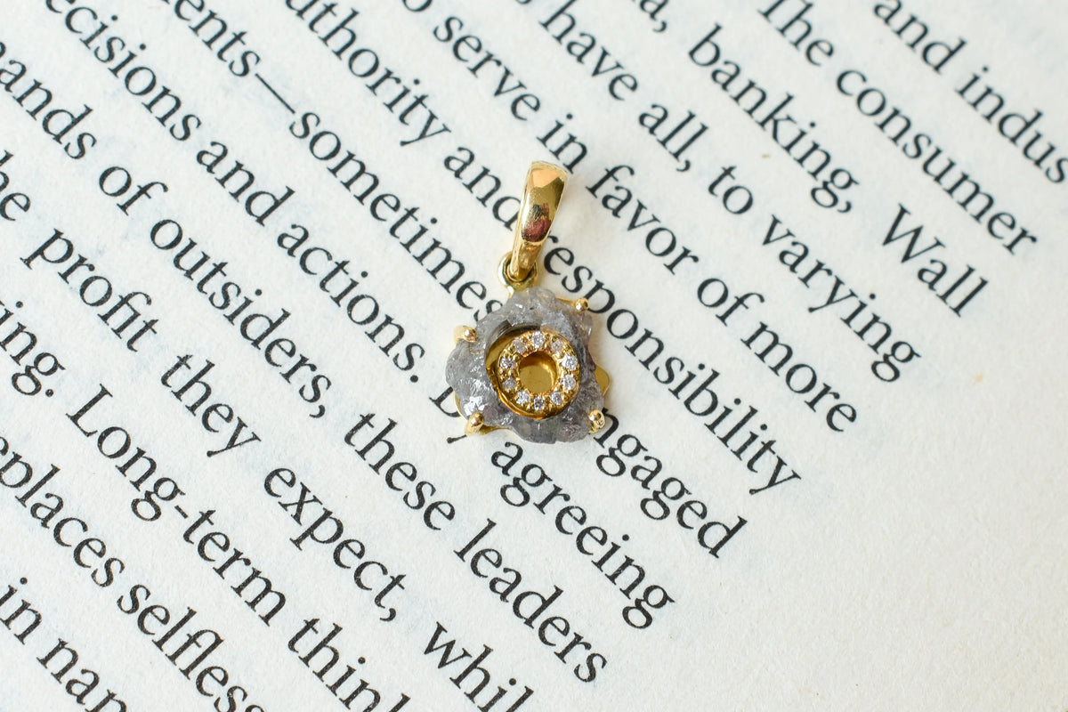 18K gold pendant with rough diamond crystal and pavé diamond halo