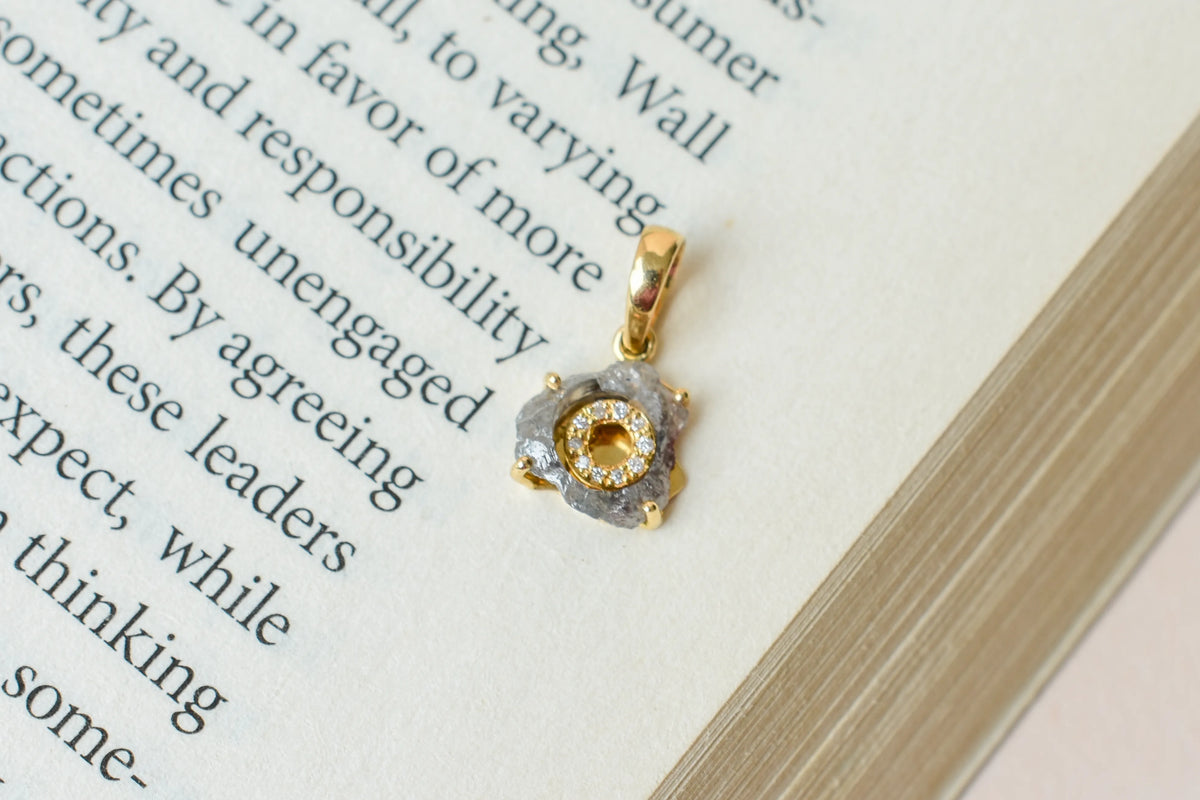 18K gold pendant with rough diamond crystal and pavé diamond halo