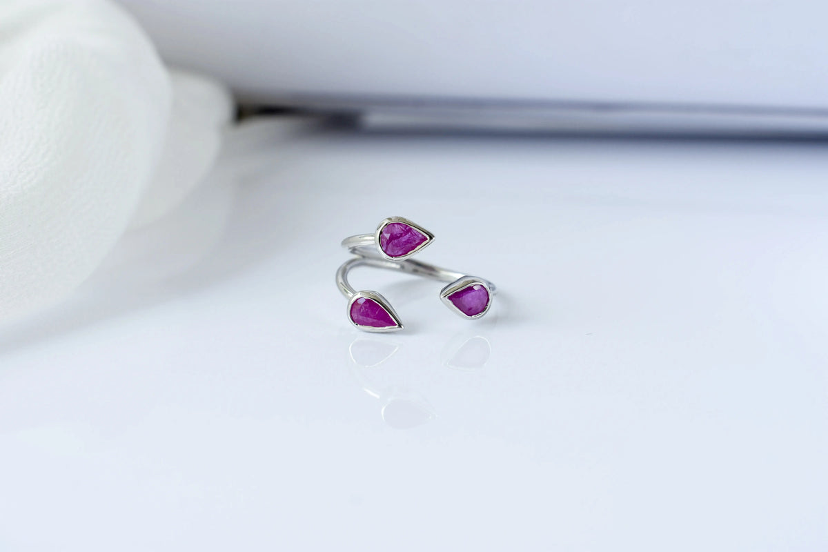 Ruby pear-cut open ring in 925 silver