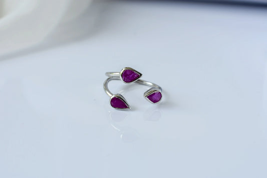 Ruby pear-cut open ring in 925 silver