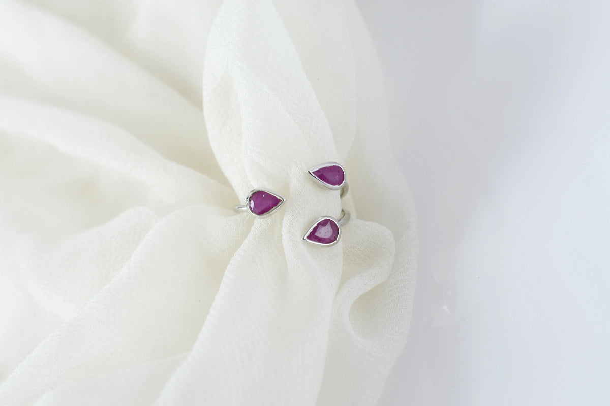 Ruby pear-cut open ring in 925 silver