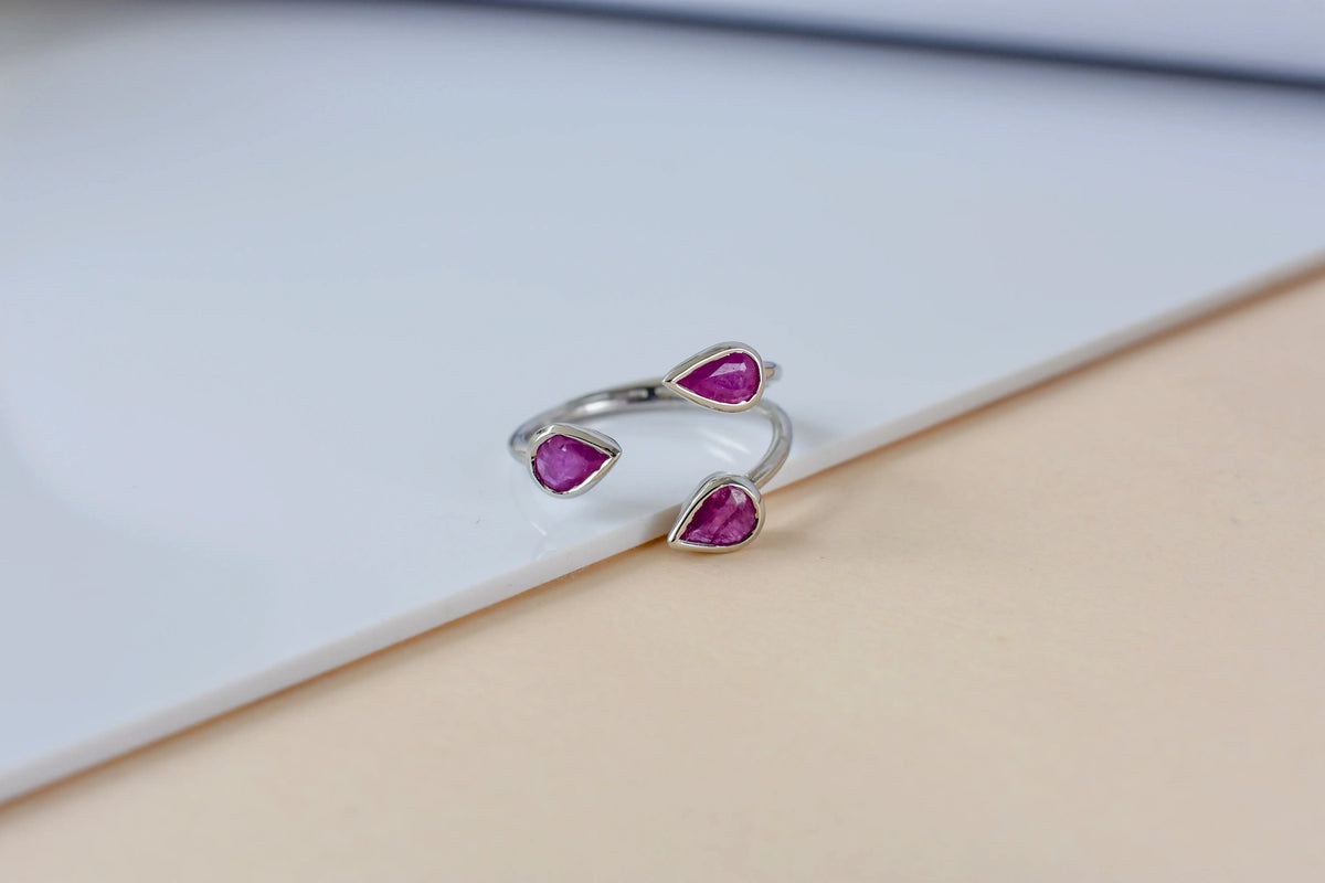 Ruby pear-cut open ring in 925 silver