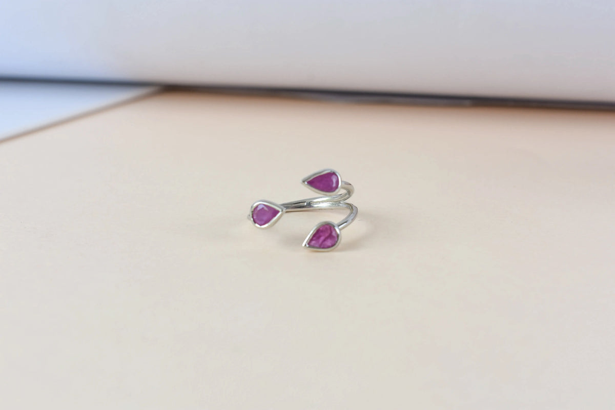 Ruby pear-cut open ring in 925 silver