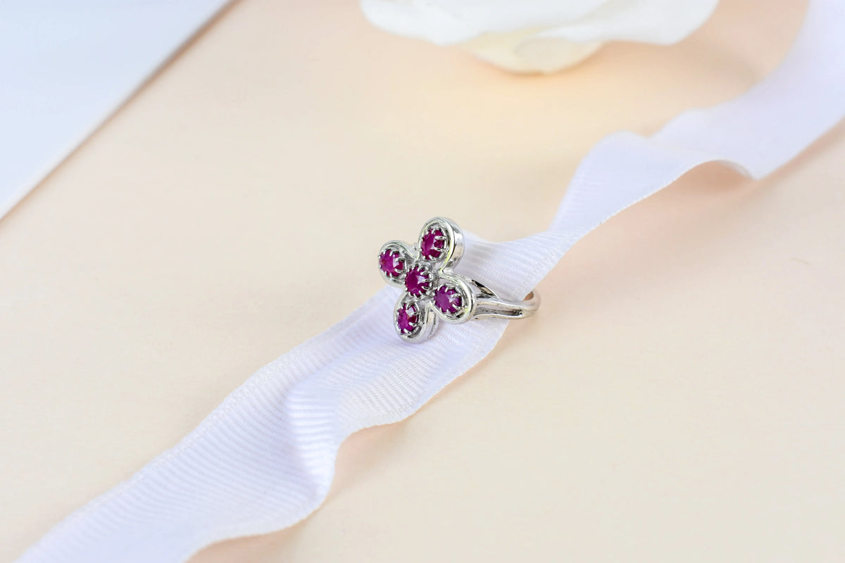 Ruby clover flower ring in 925 silver