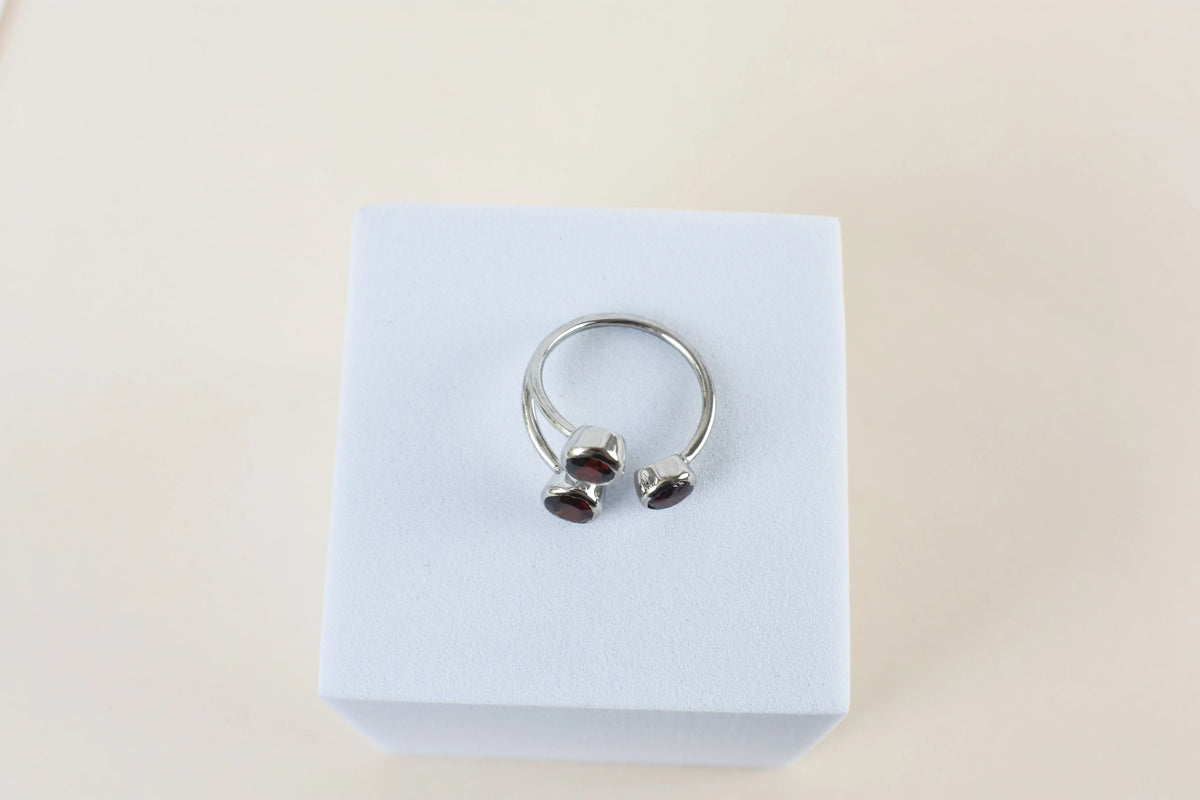Garnet three-stone open ring in 925 silver