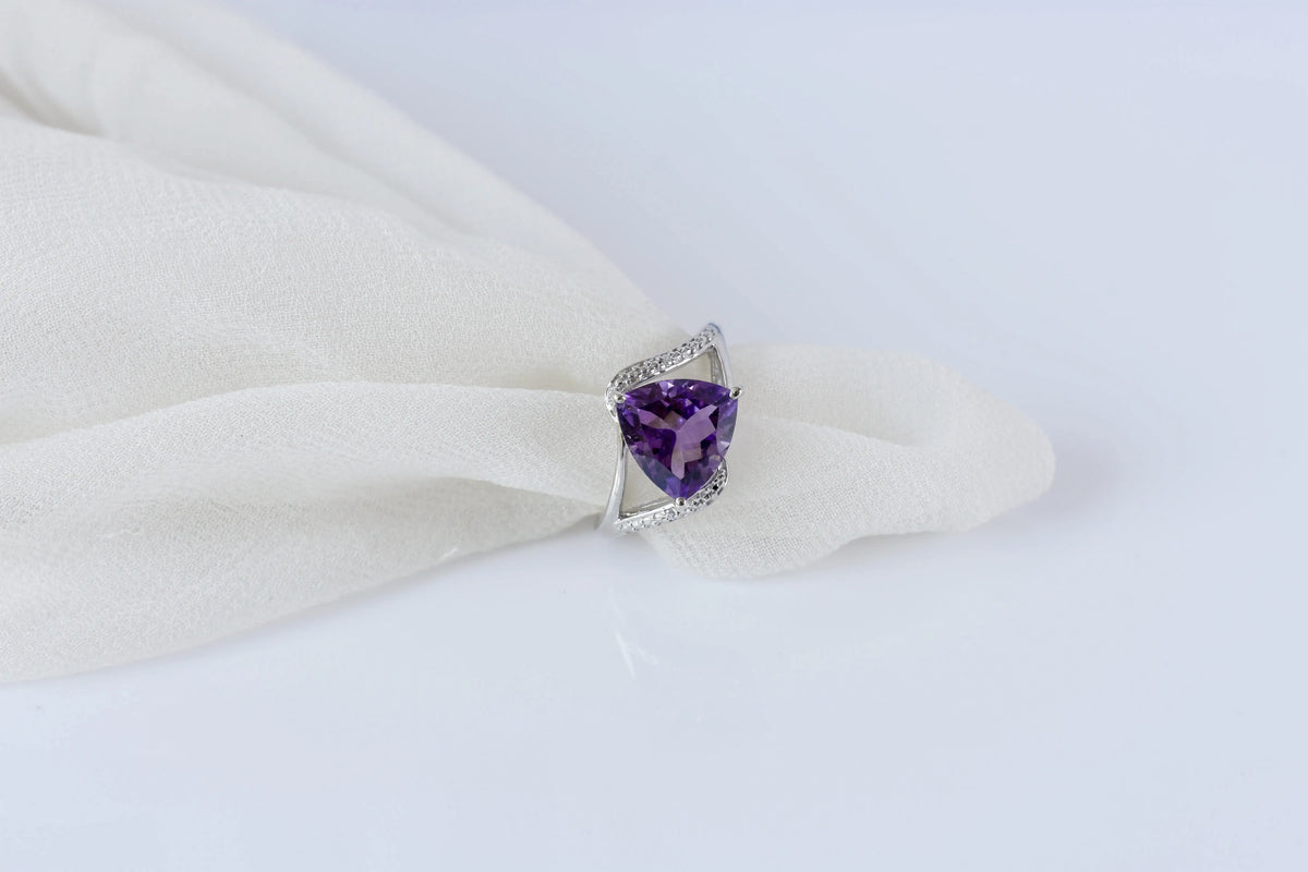 Amethyst trillion-cut split shank ring in 925 silver