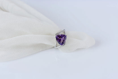 Amethyst trillion-cut split shank ring in 925 silver