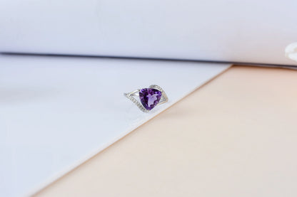 Amethyst trillion-cut split shank ring in 925 silver