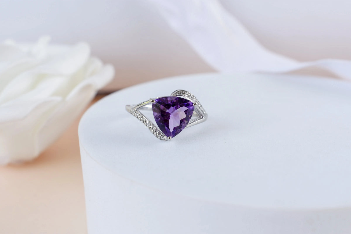 Amethyst trillion-cut split shank ring in 925 silver