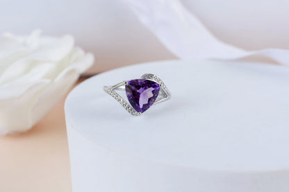 Amethyst trillion-cut split shank ring in 925 silver