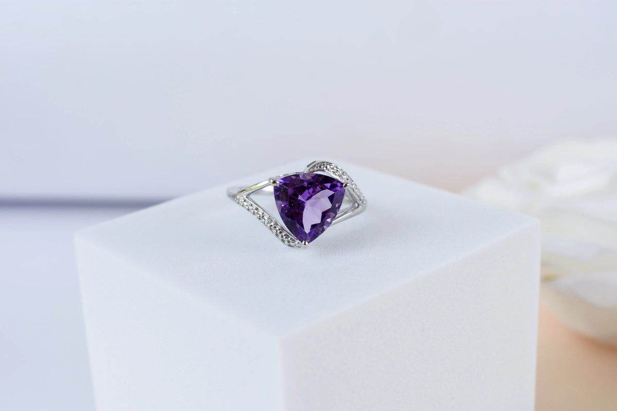 Amethyst trillion-cut split shank ring in 925 silver