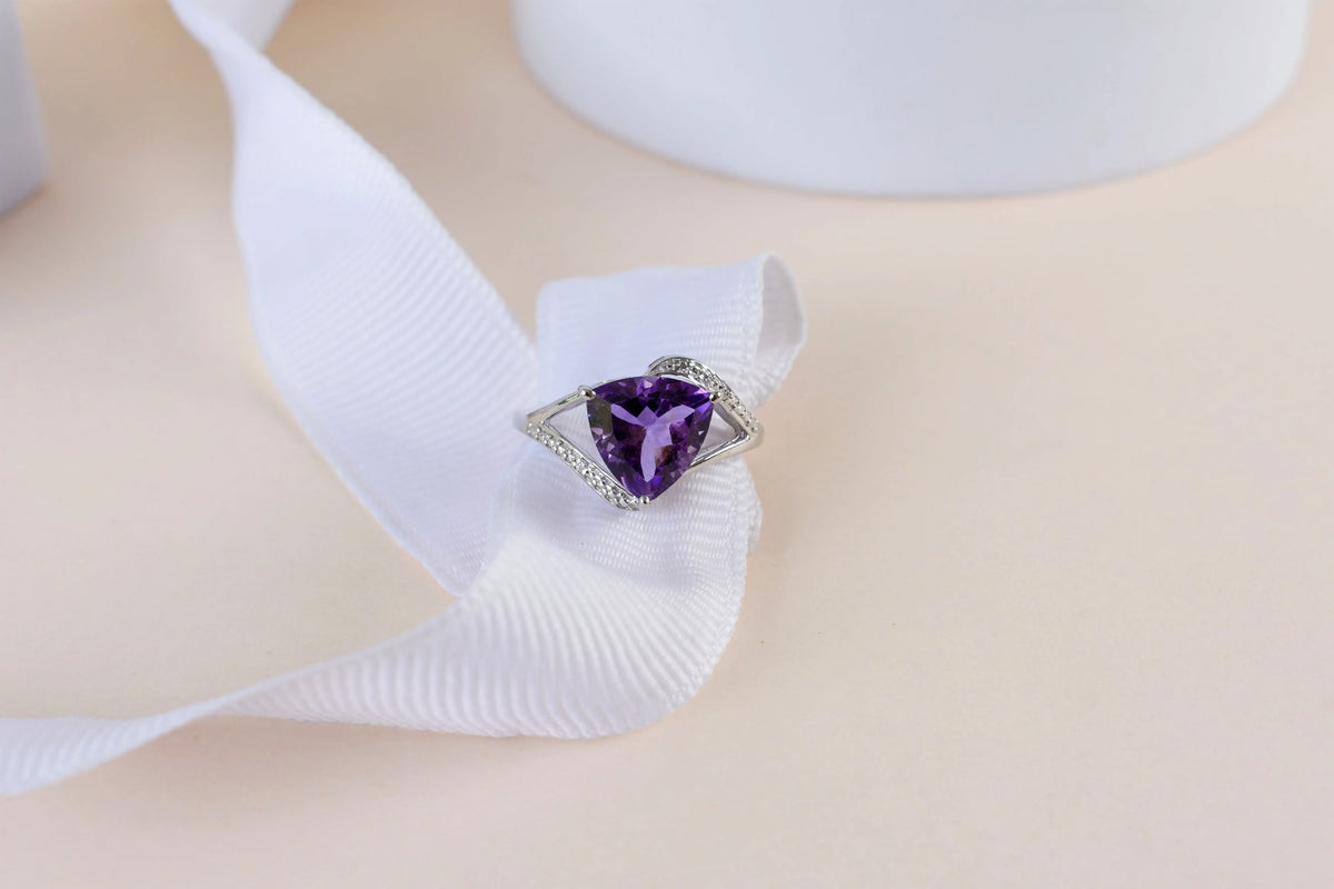 Amethyst trillion-cut split shank ring in 925 silver