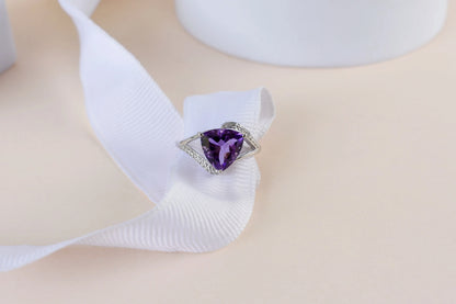 Amethyst trillion-cut split shank ring in 925 silver