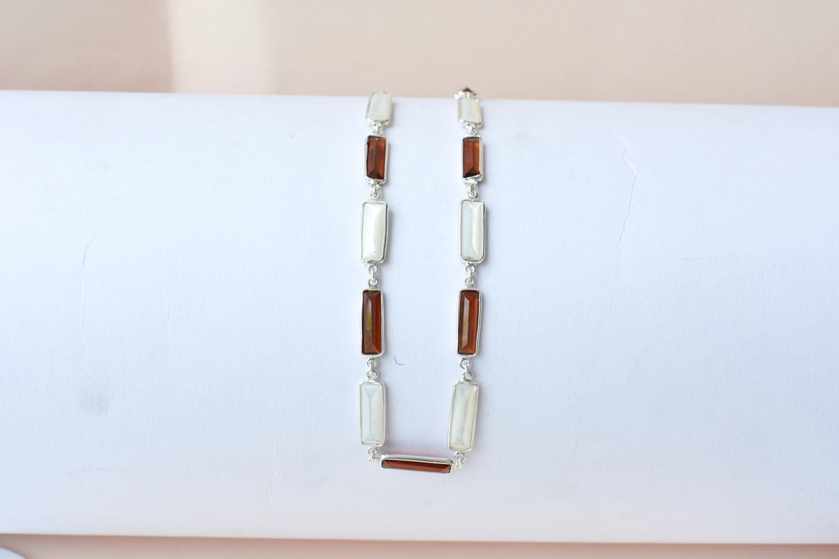 Hessonite Mother of Pearl Necklace in 925 Silver | Station Design