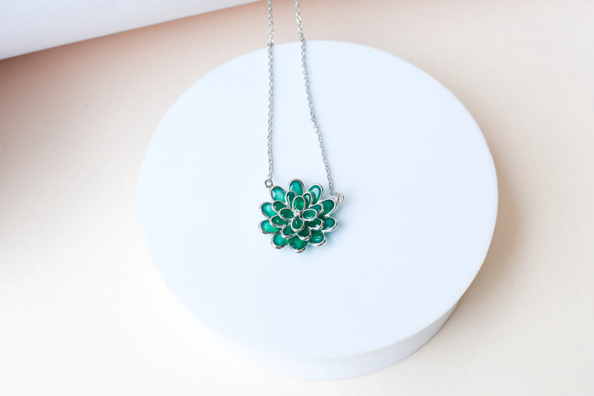 Green Onyx Flower Pendant Necklace in Silver
