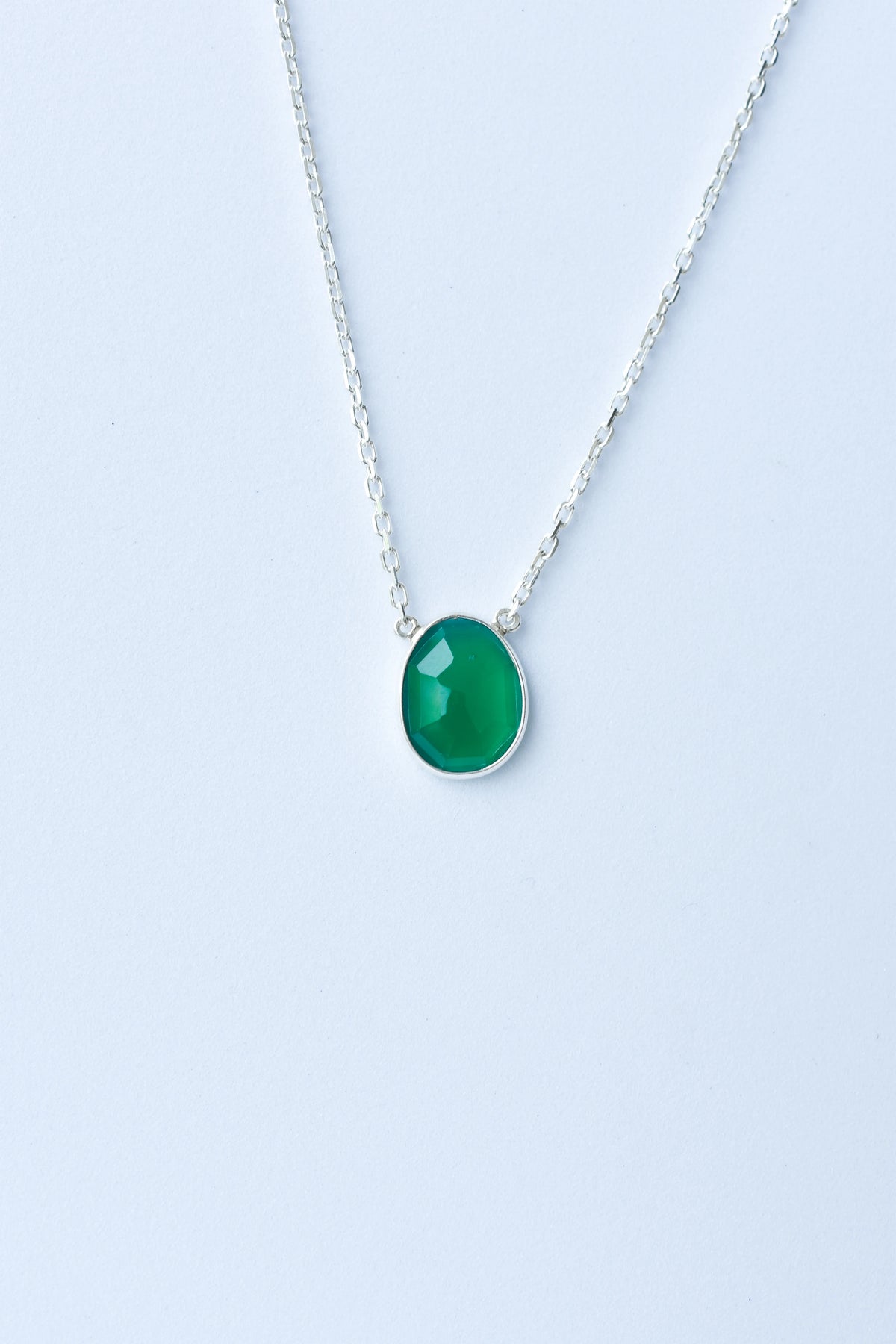 Green Onyx Pendant Necklace in Silver | Oval Solitaire