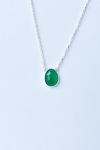 Green Onyx Pendant Necklace in Silver | Oval Solitaire