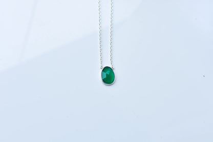 Green Onyx Pendant Necklace in Silver | Oval Solitaire