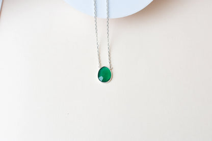 Green Onyx Pendant Necklace in Silver | Oval Solitaire