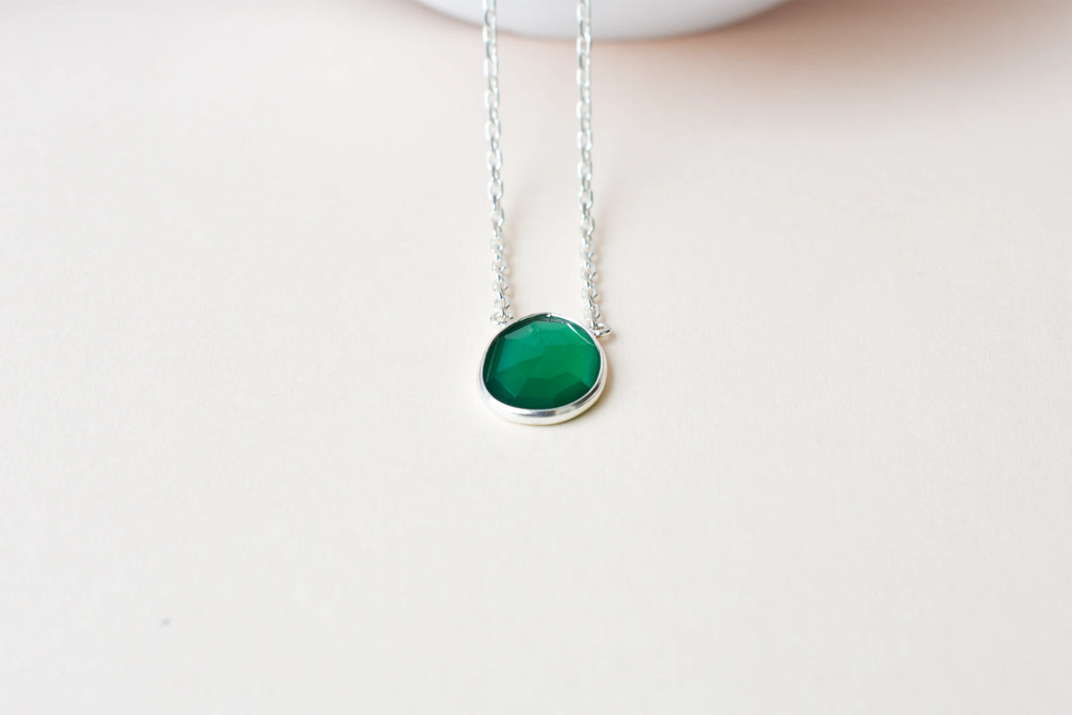 Green Onyx Pendant Necklace in Silver | Oval Solitaire