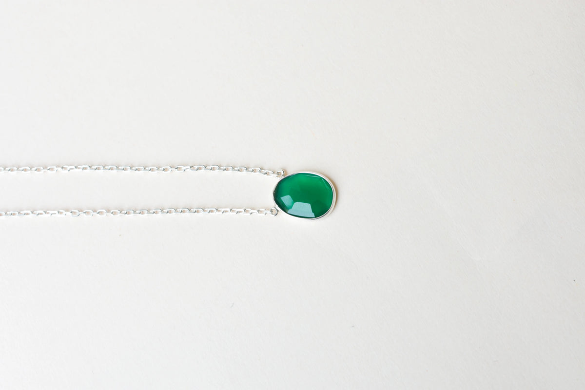 Green Onyx Pendant Necklace in Silver | Oval Solitaire