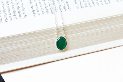 Green Onyx Pendant Necklace in Silver | Oval Solitaire