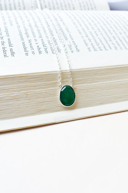 Green Onyx Pendant Necklace in Silver | Oval Solitaire
