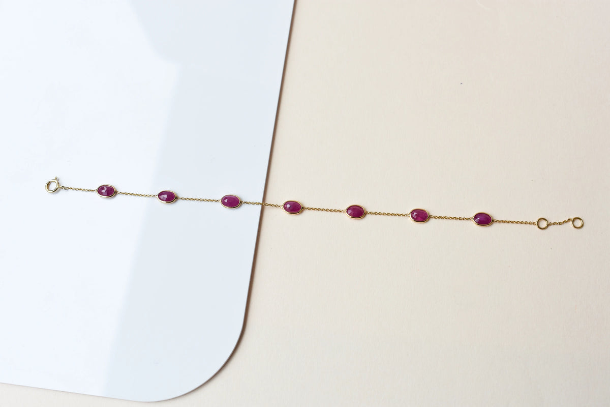 18K gold bracelet with bezel-set oval ruby stations