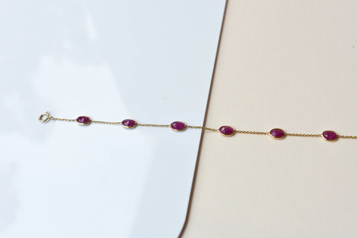 18K gold bracelet with bezel-set oval ruby stations