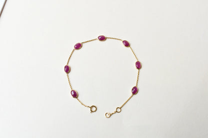 18K gold bracelet with bezel-set oval ruby stations