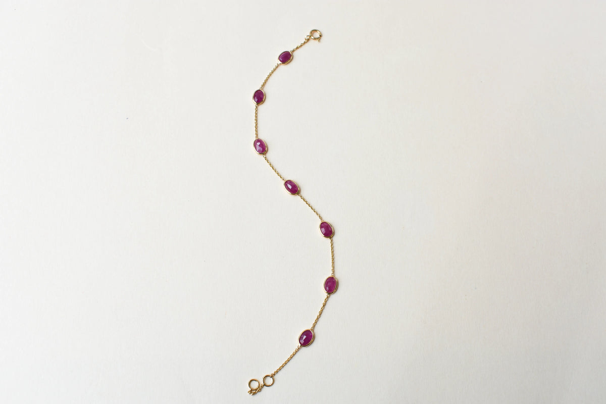 18K gold bracelet with bezel-set oval ruby stations