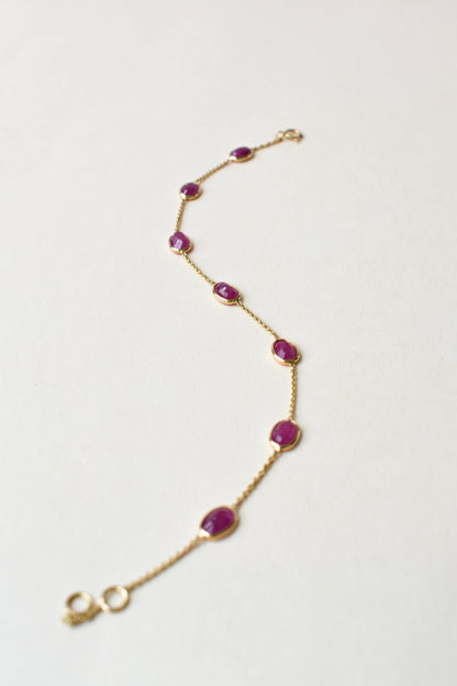 18K gold bracelet with bezel-set oval ruby stations