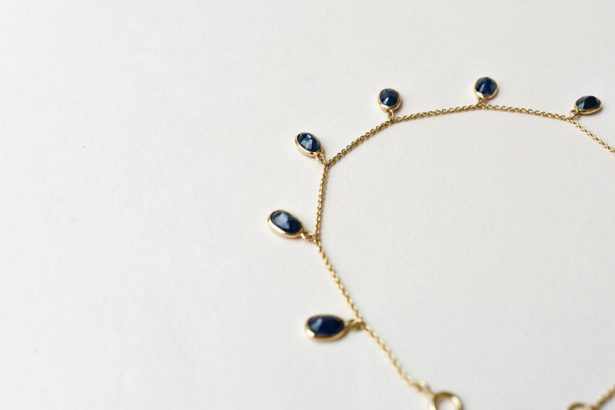18K gold bracelet with blue sapphire drops in fringe design