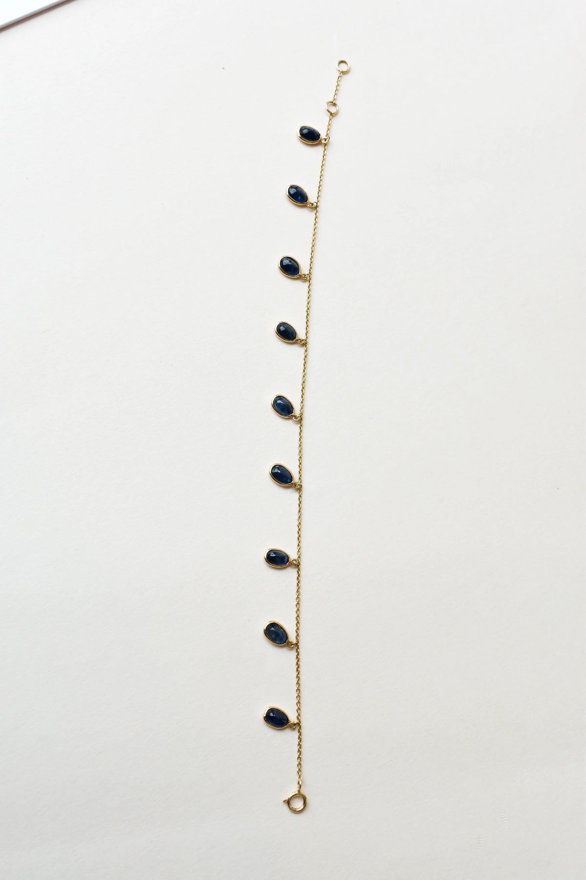 18K gold bracelet with blue sapphire drops in fringe design