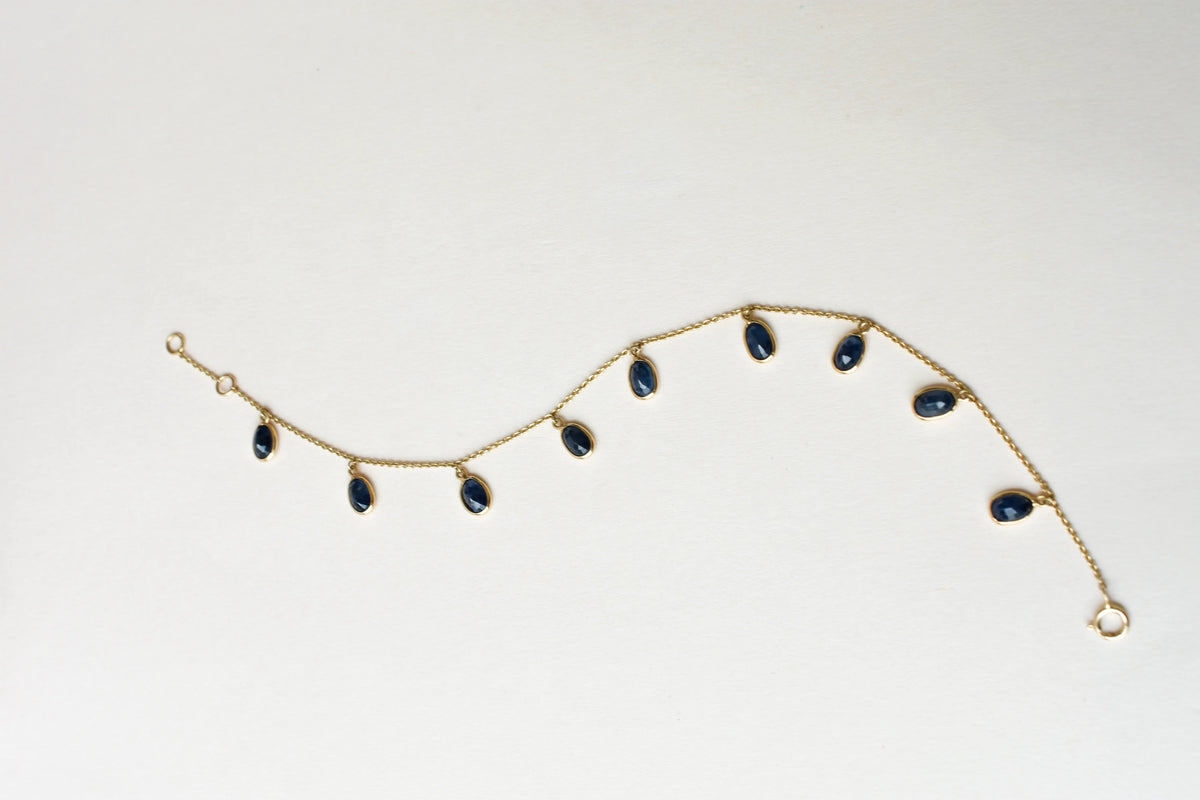 18K gold bracelet with blue sapphire drops in fringe design