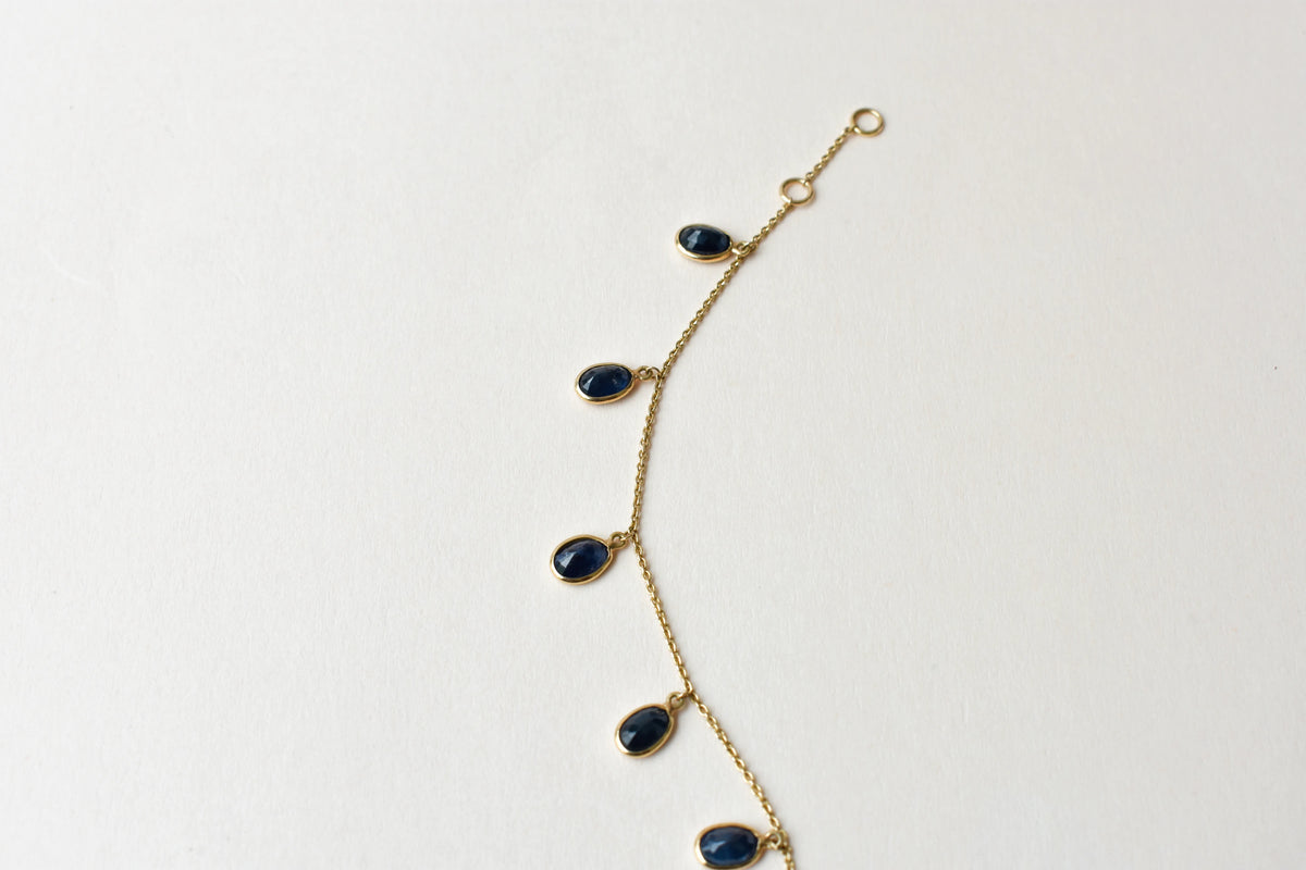 18K gold bracelet with blue sapphire drops in fringe design