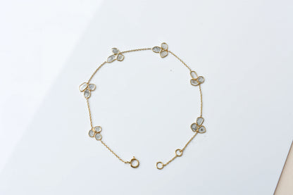 18K gold bracelet with clover-shaped clusters of polki diamond slices
