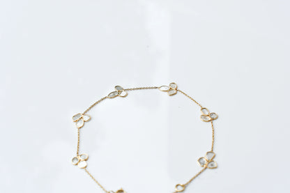 18K gold bracelet with clover-shaped clusters of polki diamond slices