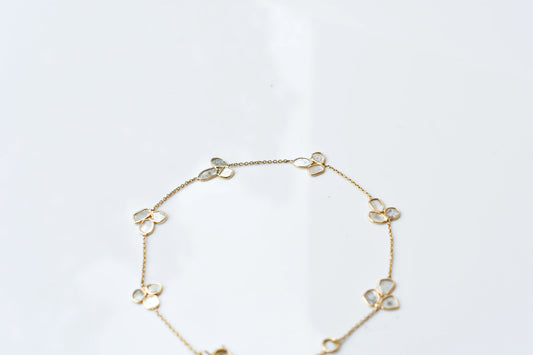 18K gold bracelet with clover-shaped clusters of polki diamond slices