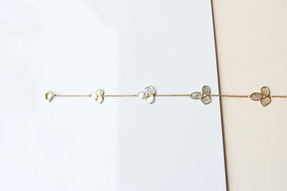 18K gold bracelet with clover-shaped clusters of polki diamond slices