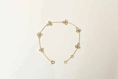 18K gold bracelet with clover-shaped clusters of polki diamond slices