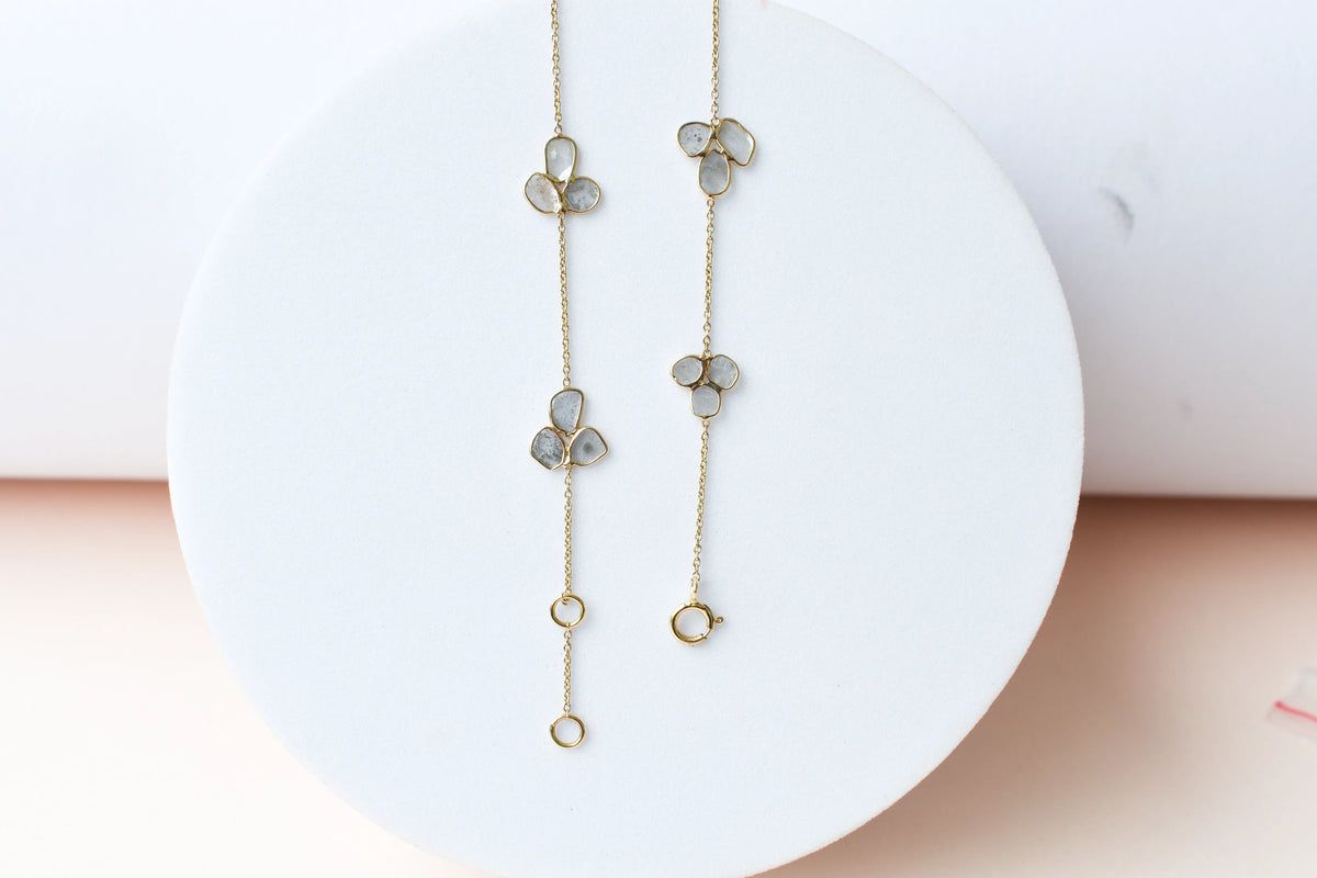 18K gold bracelet with clover-shaped clusters of polki diamond slices